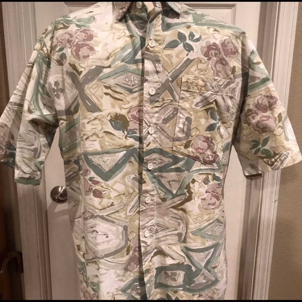 Maui Trading Co Mens Hawaiian cotton button-up shirt . Size Medium